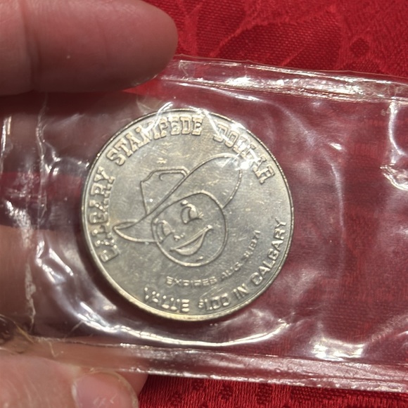 Calgary Stampede Dollar 1971 Collector Coin - Picture 5 of 6